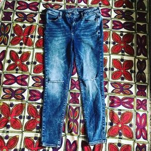 American Eagle distressed jegging
